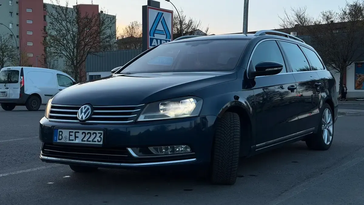 Gebraucht VW Passat 140 PS (102 kW) 2012 Blau Kombi