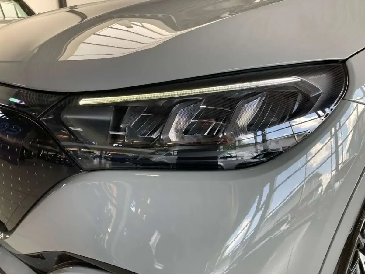 Gebraucht Mercedes EQE300 AMG 180 kW (245 PS) 2025 Grau SUV