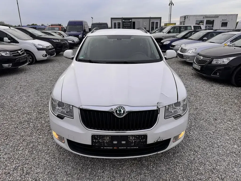 Gebraucht Skoda Superb 170 PS (125 kW) 2011 Weiß Limousine