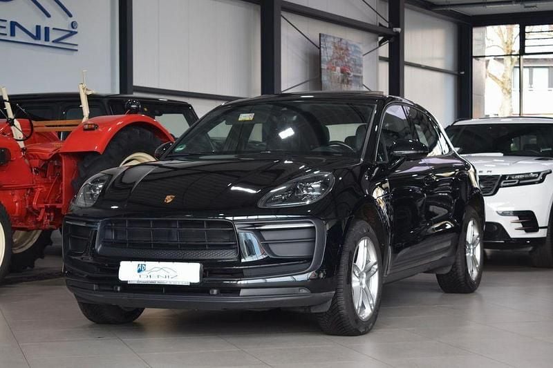 Schwarz Gebraucht 2022 Porsche Macan SUV | 53.899 € (Guter Preis) - Bild 1/4