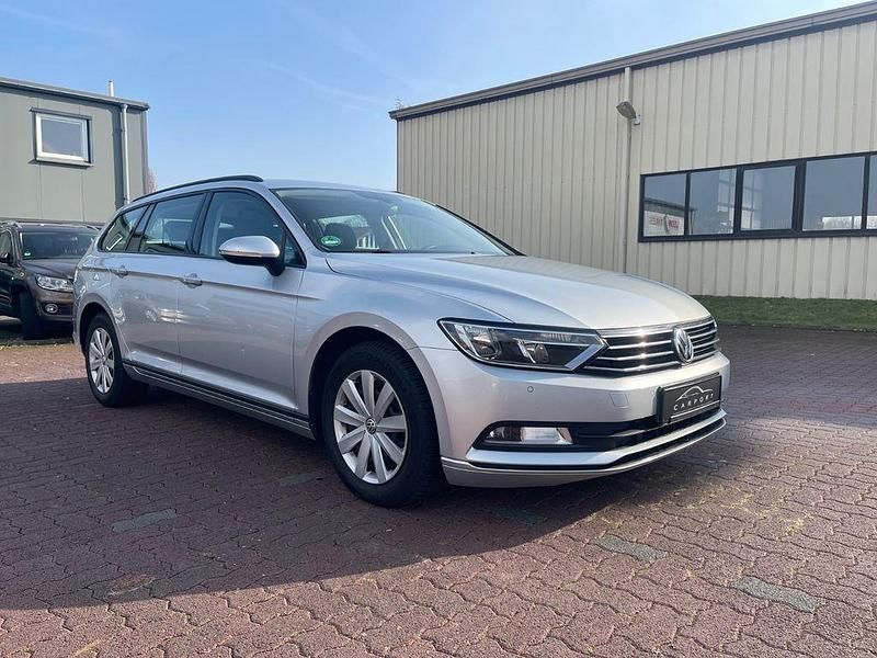 Gebraucht VW Passat Trendline 120 PS (88 kW) 2018 Silber Kombi