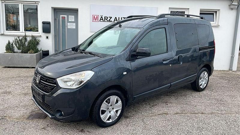 Grau Gebraucht 2019 Dacia Dokker Van / Kleinbus | 11.990 € (Fairer Preis) - Bild 1/4
