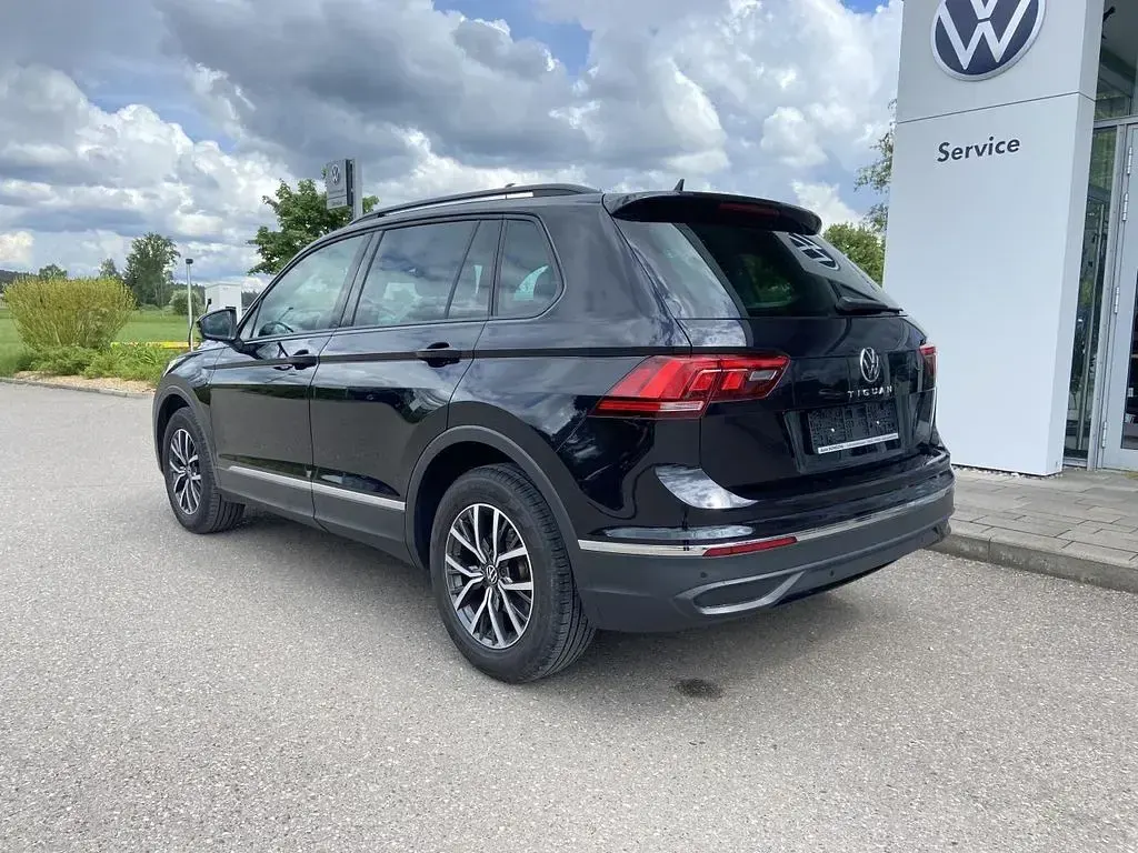 Gebraucht VW Tiguan Life 150 PS (110 kW) 2023 Schwarz SUV