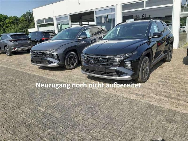 Phantom black metallic Neu 2025 Hyundai Tucson Essential SUV | 29.995 € (Superpreis) - Bild 1/1