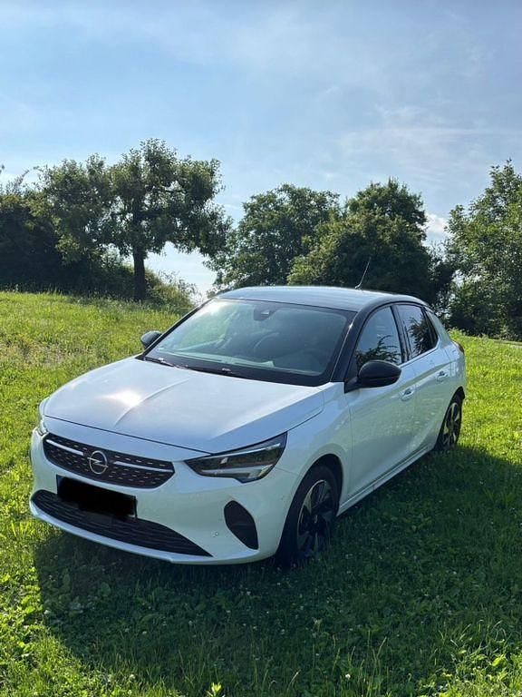 Weiß Gebraucht 2023 Opel Corsa-e Edition Kleinwagen | 20.400 € (Teuer) - Bild 1/4