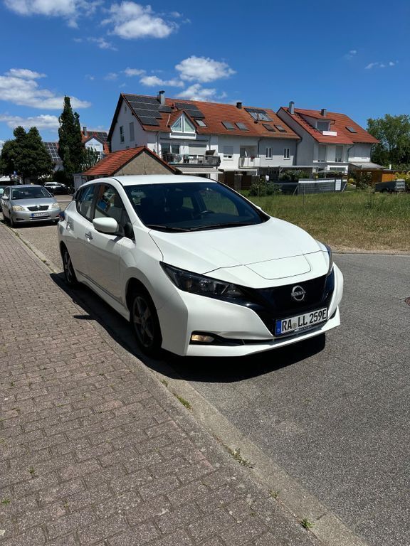Weiß Gebraucht 2022 Nissan Leaf Acenta Kleinwagen | 14.100 € (Fairer Preis) - Bild 1/4