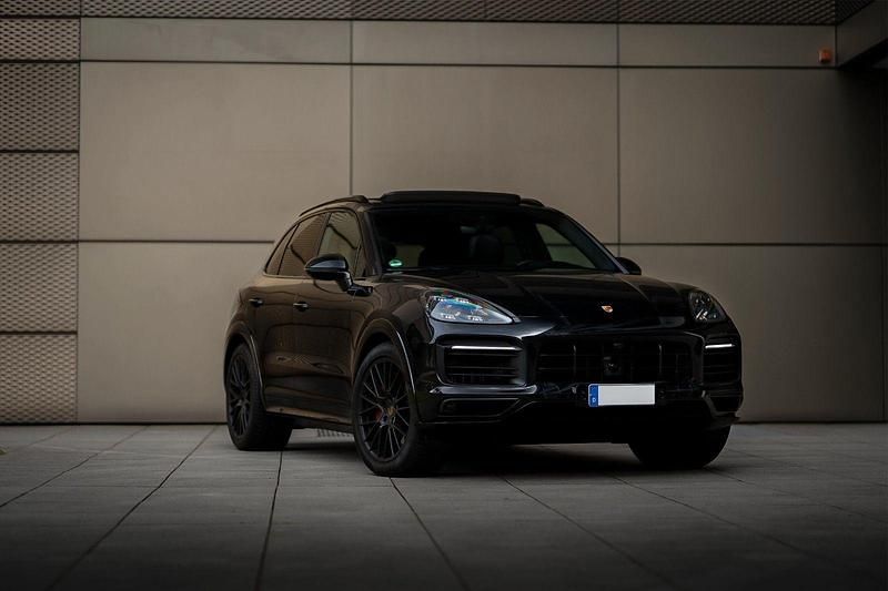 Schwarz Gebraucht 2020 Porsche Cayenne SUV | 86.490 € (Fairer Preis) - Bild 1/4