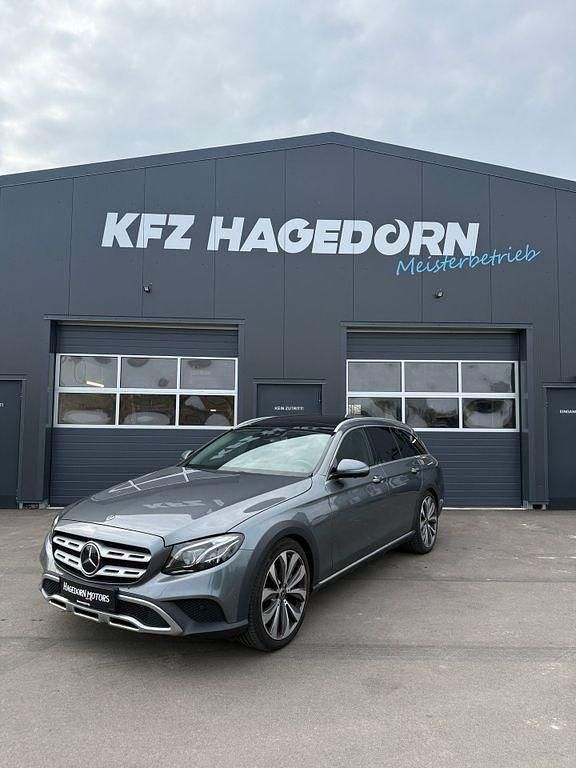 Grau Gebraucht 2018 Mercedes E350 Limousine | 25.900 € (Guter Preis) - Bild 1/4