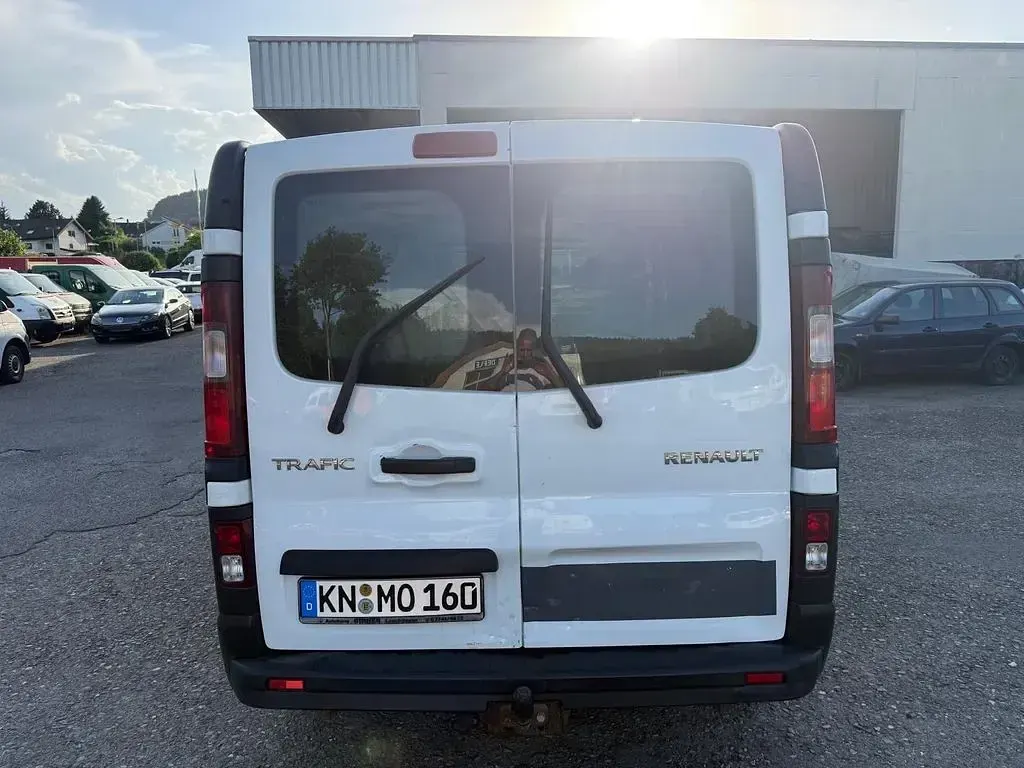 Gebraucht Renault Trafic Komfort 116 PS (85 kW) 2015 Weiß Van / Kleinbus