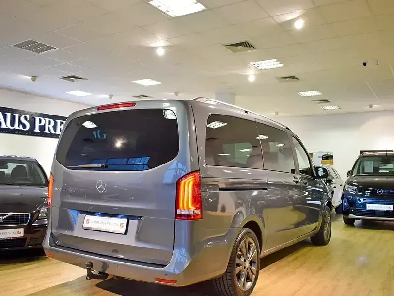 Gebraucht Mercedes V220 163 PS (119 kW) 2017 Silber/grau Van / Kleinbus