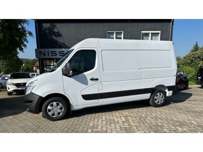 Gebraucht Nissan Interstar 150 PS (110 kW) 2023 Mineral white Van