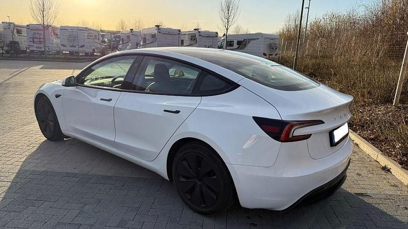 Gebraucht Tesla Model 3 Standard Range 208 kW (283 PS) 2023 Weiß Limousine