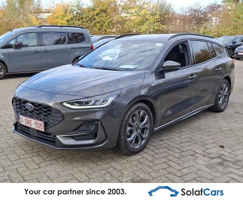 Grau Gebraucht 2023 Ford Focus ST-Line Limousine | 13.915 € (Superpreis) - Bild 1/4