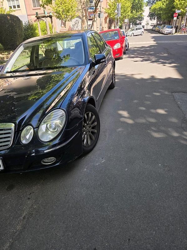Gebraucht Mercedes E220 170 PS (125 kW) 2007 Schwarz Limousine