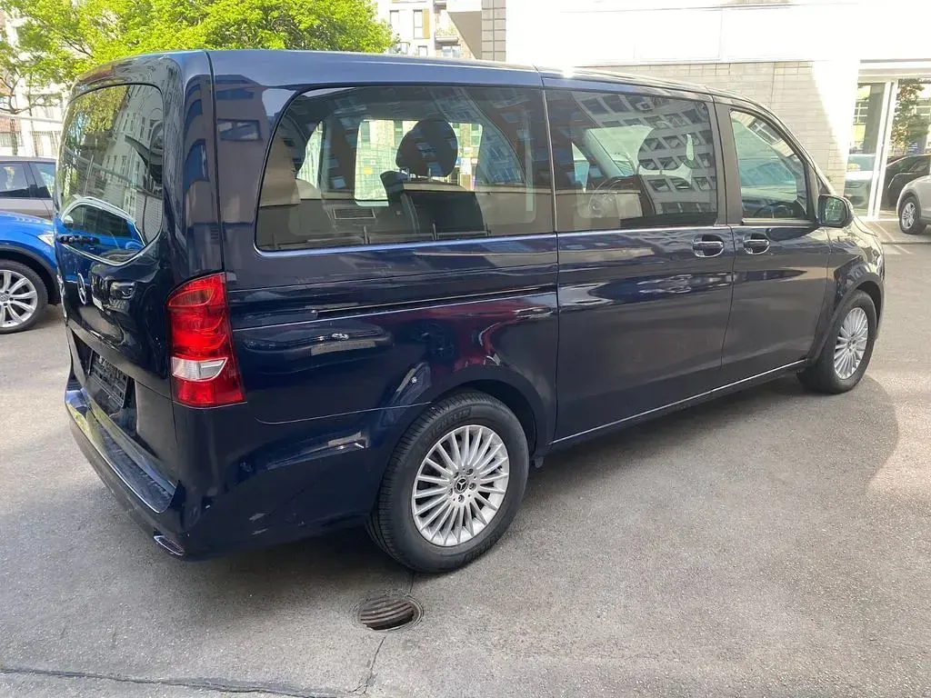 Gebraucht Mercedes EQV300 150 kW (204 PS) 2022 Blau Van / Kleinbus