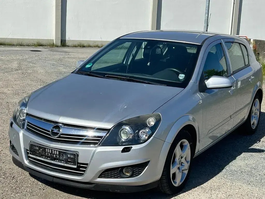 Gebraucht Opel Astra Innovation 116 PS (85 kW) 2008 Silber Limousine
