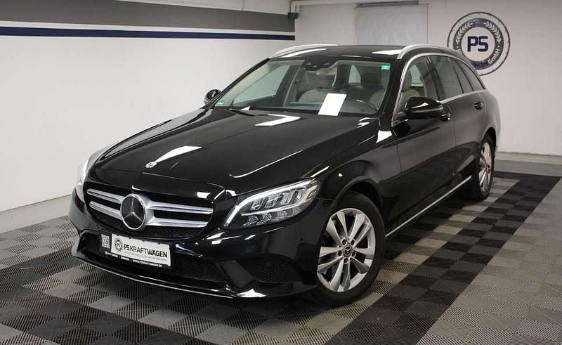 Gebraucht Mercedes C300 258 PS (189 kW) 2019 Obsidianschwarz  metalliclack Kombi
