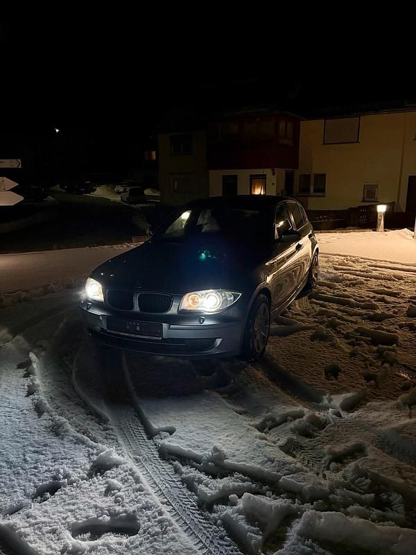 Gebraucht BMW 116 122 PS (89 kW) 2009 Grau Kleinwagen