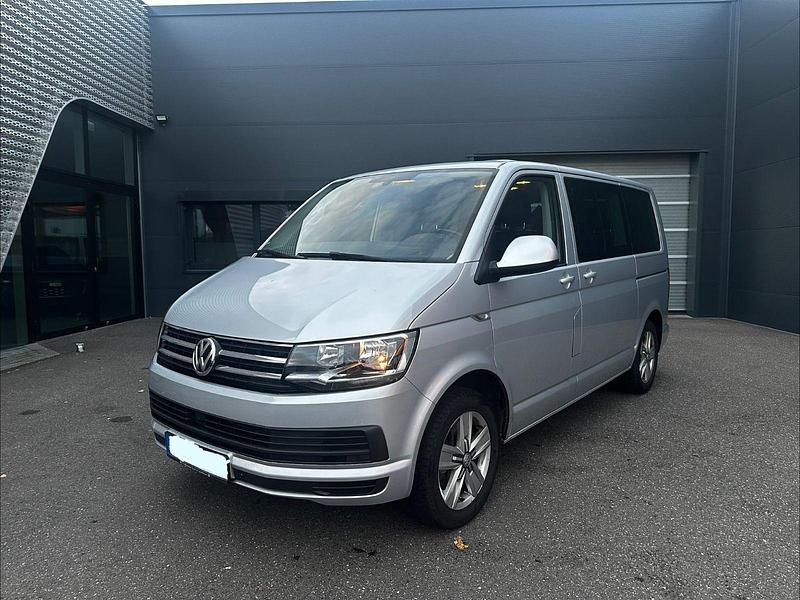 Silber Gebraucht 2018 VW Multivan Highline Van | 26.800 € (Superpreis) - Bild 1/4