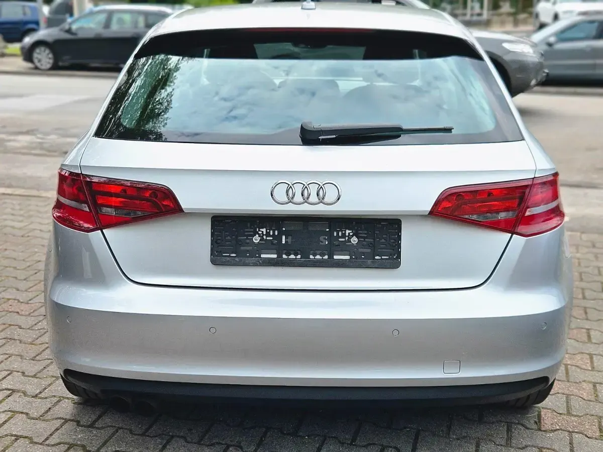 Gebraucht Audi A3 Sportback Attraction 122 PS (89 kW) 2013 Silber Kleinwagen