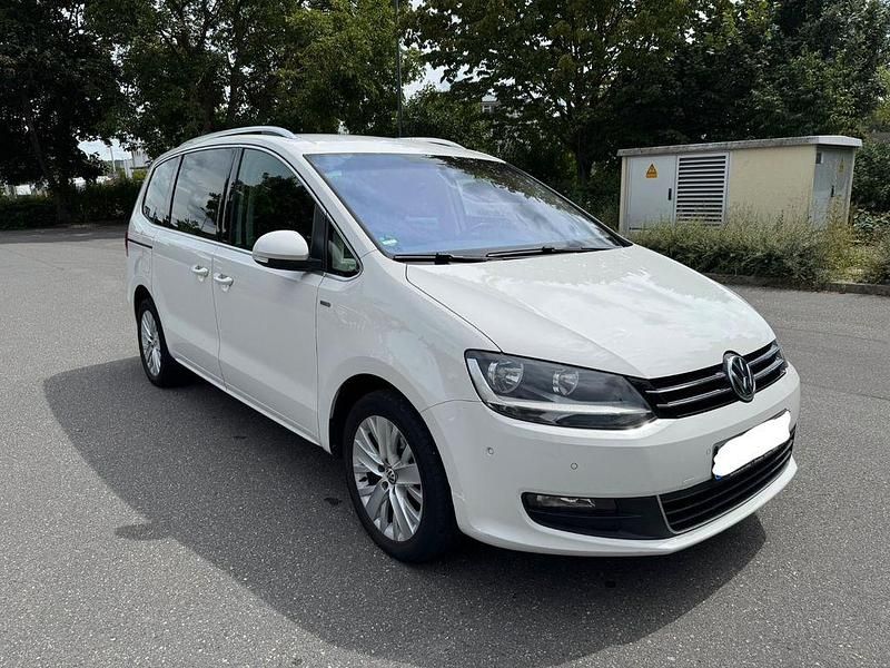 Weiß Gebraucht 2013 VW Sharan Life Van / Kleinbus | 8.600 € (Fairer Preis) - Bild 1/4