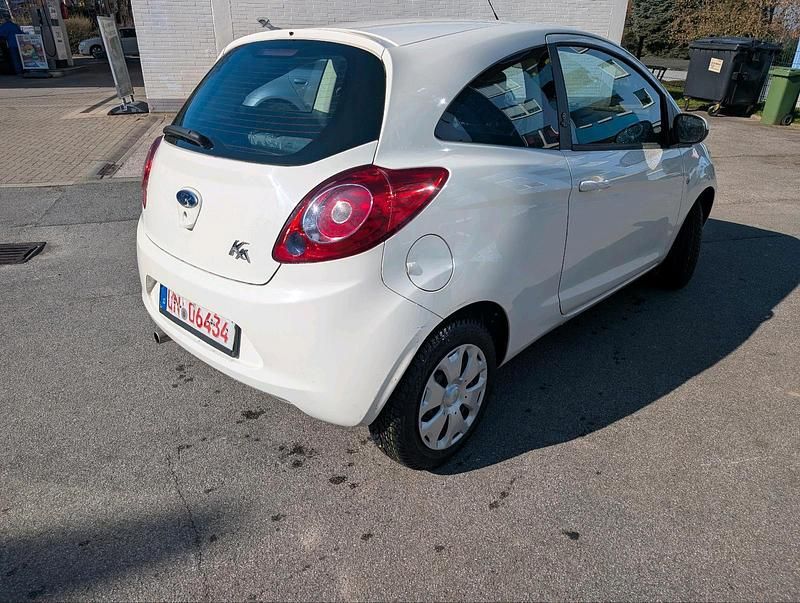 Gebraucht Ford Ka 69 PS (50 kW) 2015 Weiß Kleinwagen