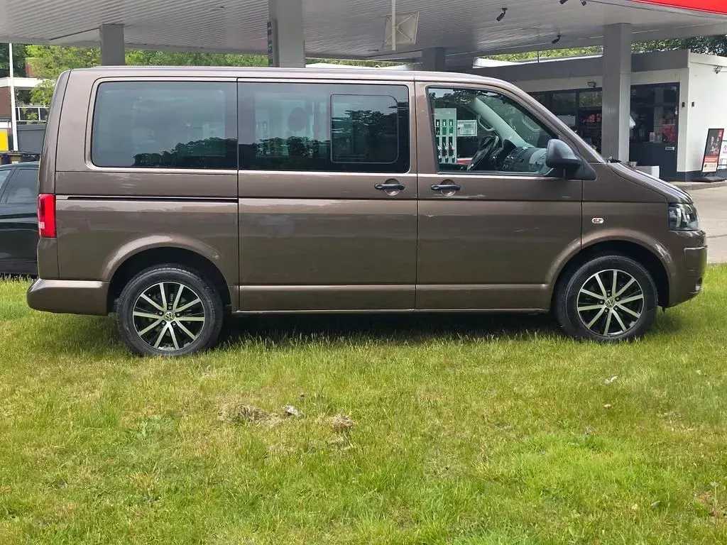 Gebraucht VW Multivan 140 PS (102 kW) 2013 Braun Van / Kleinbus