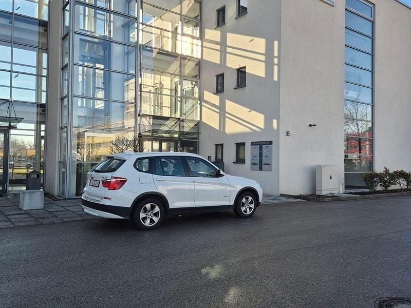 Weiß Gebraucht 2011 BMW X3 Sport Line SUV | 8.490 € (Fairer Preis) - Bild 1/4