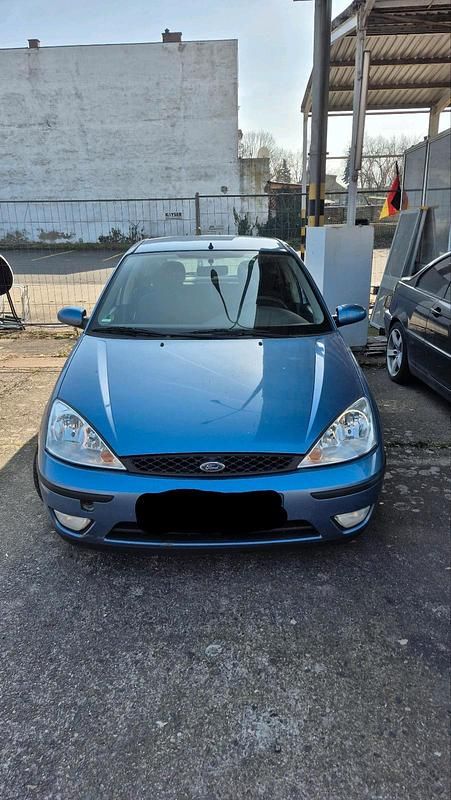 Second-hand Ford Focus 100 CP (73 kW) 2003 Albastru Hatchback