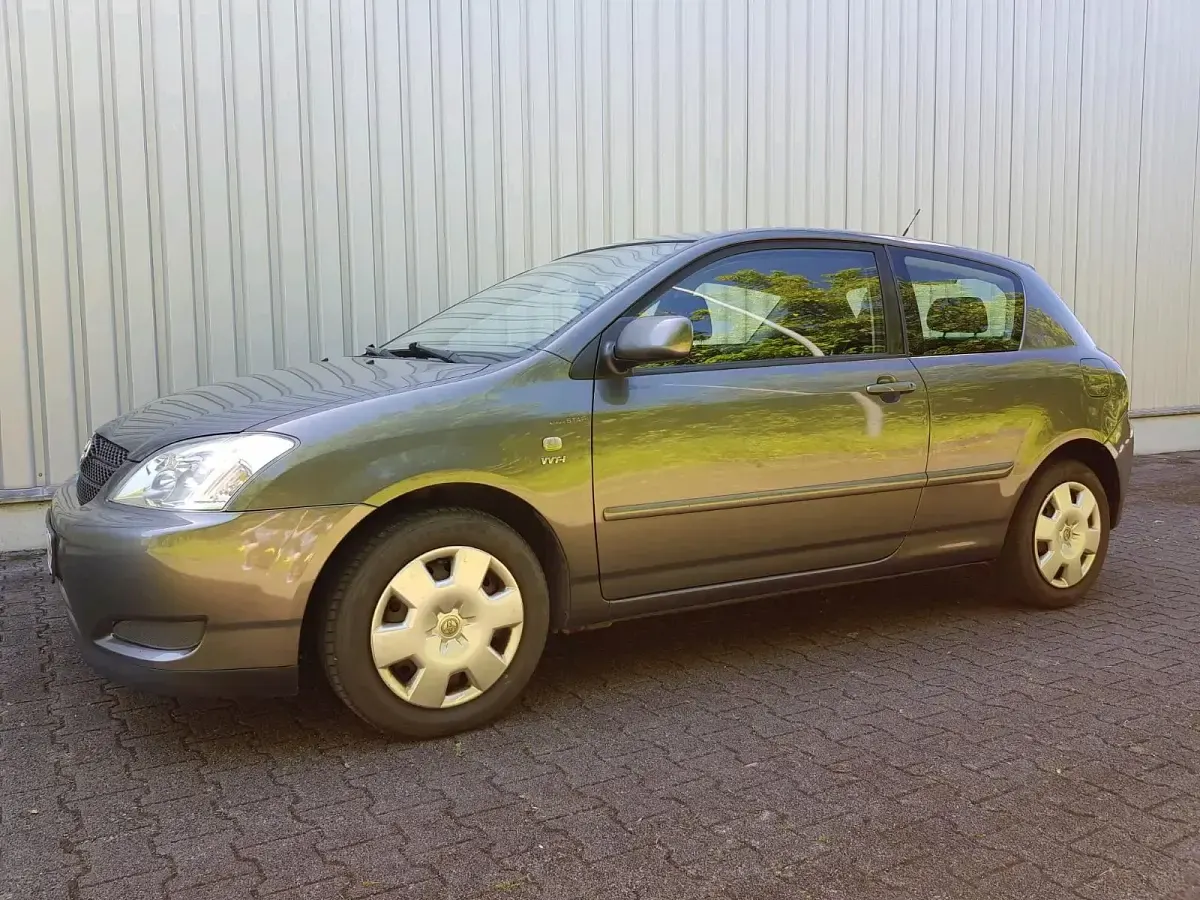 Używany Toyota Corolla 97 KM (71 kW) 2002 Szary Hatchback