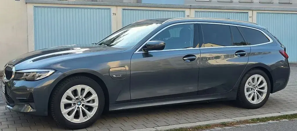 Gebraucht BMW 320e Performance 222 PS (163 kW) 2021 Grau Kombi