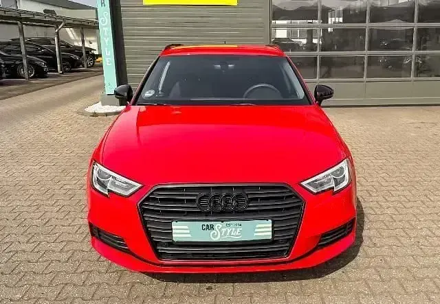 Gebraucht Audi A3 Advanced 116 PS (85 kW) 2019 Rot Limousine