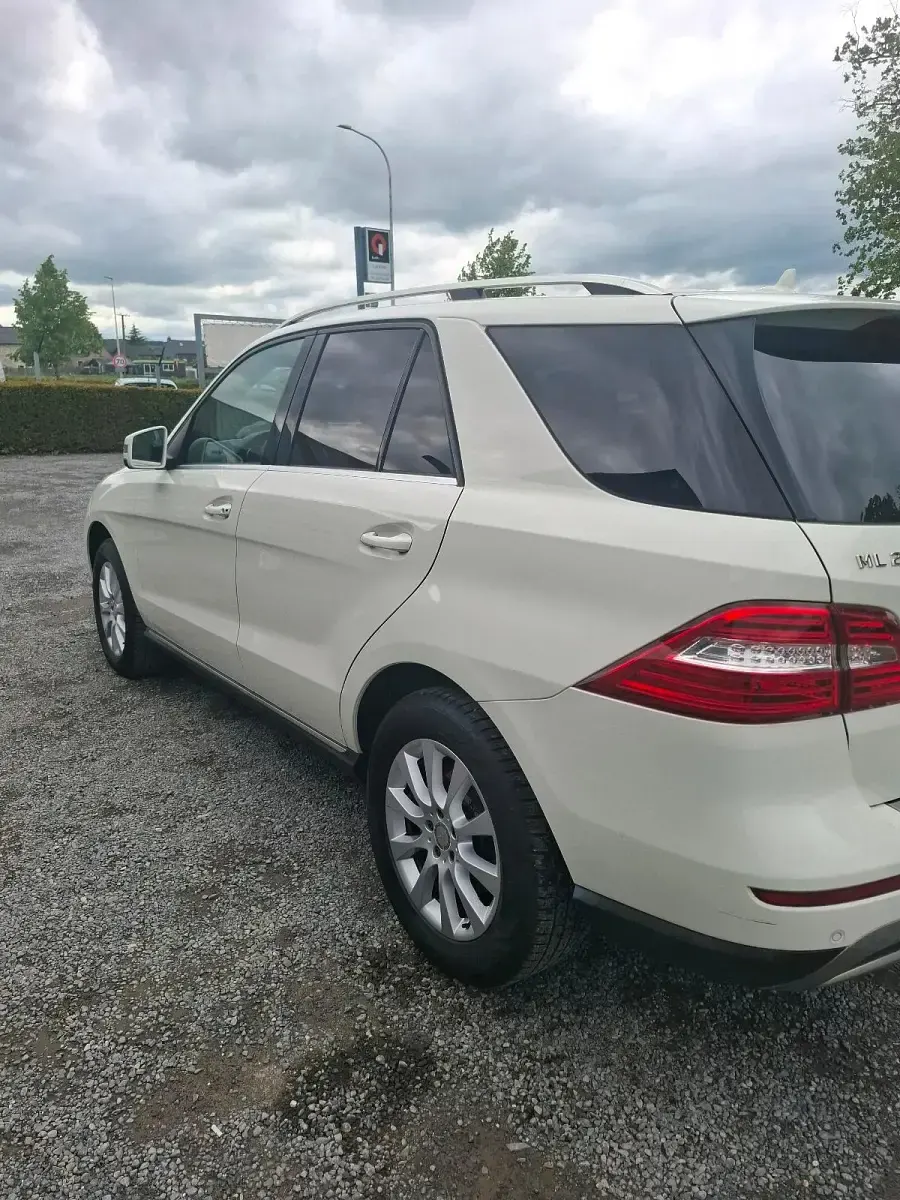 Gebraucht Mercedes ML350 204 PS (150 kW) 2012 Weiß SUV