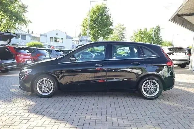Gebraucht Mercedes B180 136 PS (100 kW) 2019 Schwarz metallic Kleinwagen