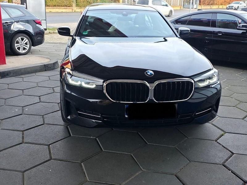 Schwarz Gebraucht 2023 BMW 520 Limousine | 31.500 € (Superpreis) - Bild 1/4