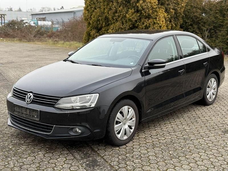 Second-hand VW Jetta 170 CP (125 kW) 2012 Negru Berlinǎ