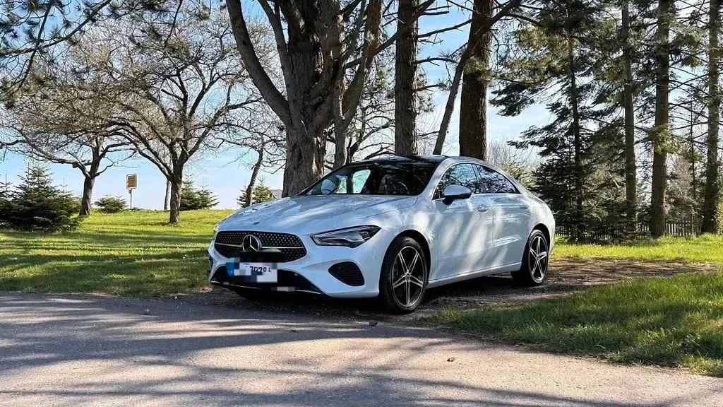 Gebraucht Mercedes CLA250e 218 PS (160 kW) 2024 Weiß Coupé