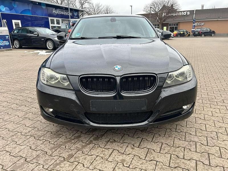 Gebraucht BMW 316 116 PS (85 kW) 2010 Black sapphire metallic Limousine