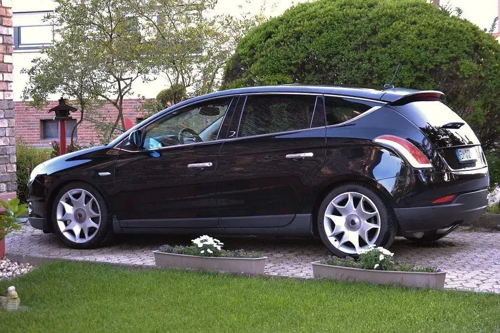Second-hand Lancia Delta 200 CP (147 kW) 2009 Negru Hatchback