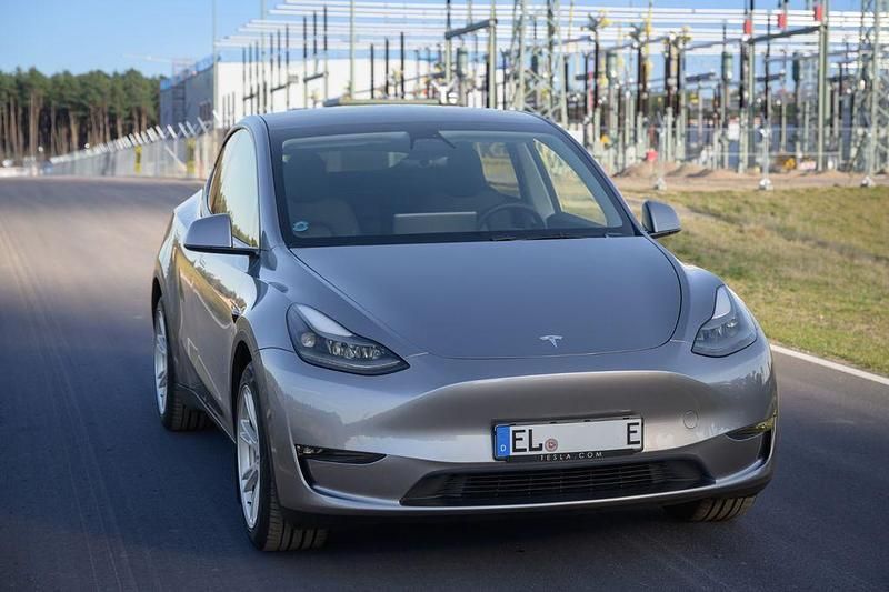 Gebraucht Tesla Model Y 378 kW (514 PS) 2023 Silber SUV