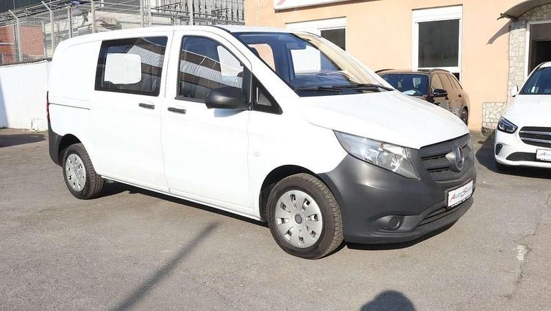 Arktikweiss Gebraucht 2015 Mercedes Vito Van / Kleinbus | 10.491 € (Superpreis) - Bild 1/4