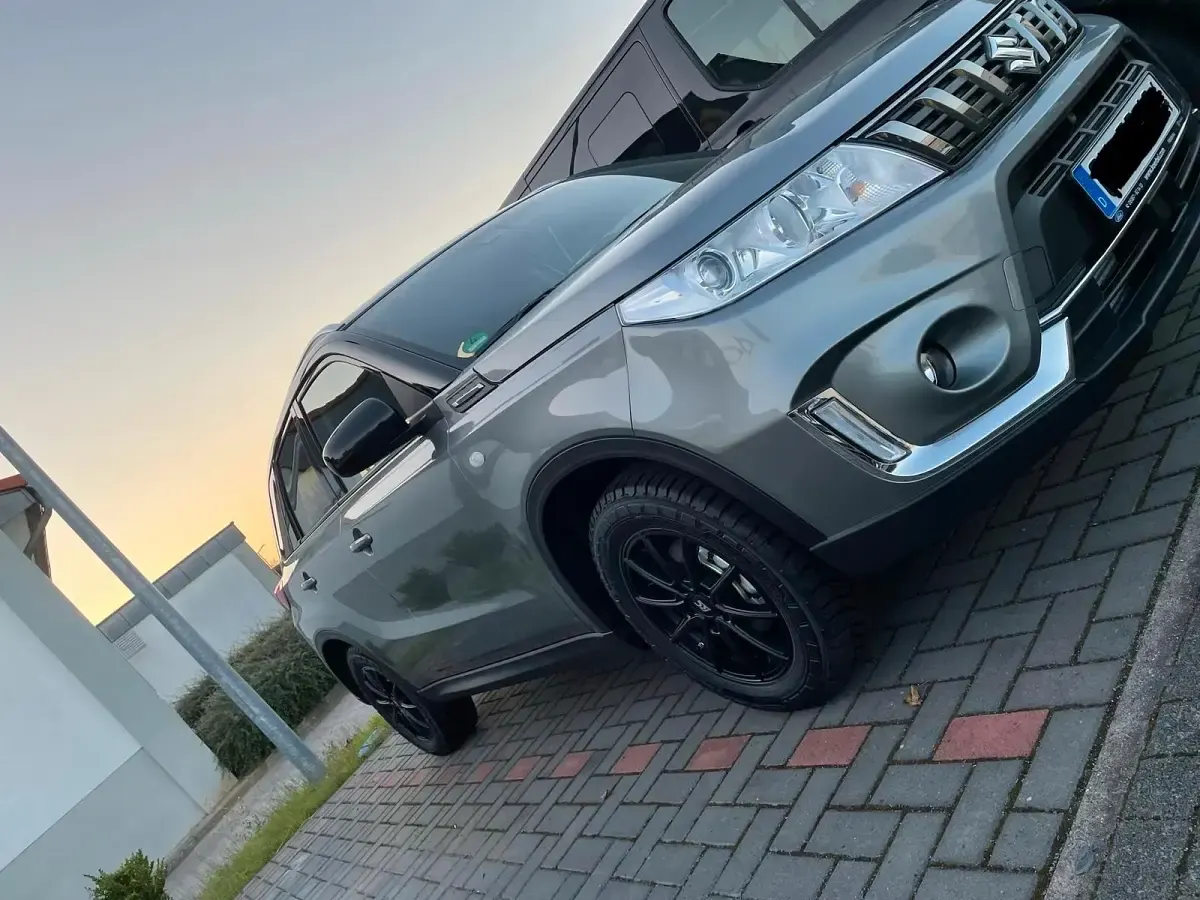 Gebraucht Suzuki Vitara 140 PS (102 kW) 2020 Grau SUV