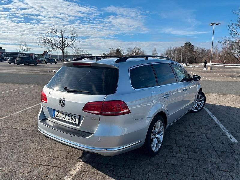 Gebraucht VW Passat 140 PS (102 kW) 2011 Grau Limousine
