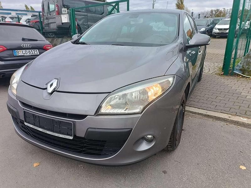 Gebraucht Renault Mégane III Dynamique 131 PS (96 kW) 2011 Grau cassiopee Kleinwagen