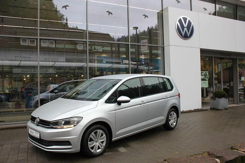 Reflexsilber Gebraucht 2018 VW Touran Trendline Van / Kleinbus | 15.990 € (Etwas zu teuer) - Bild 1/4