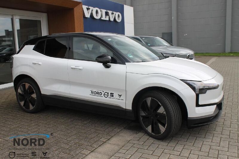 Weiß Gebraucht 2024 Volvo EX30 Plus SUV | 37.950 € - Bild 1/4