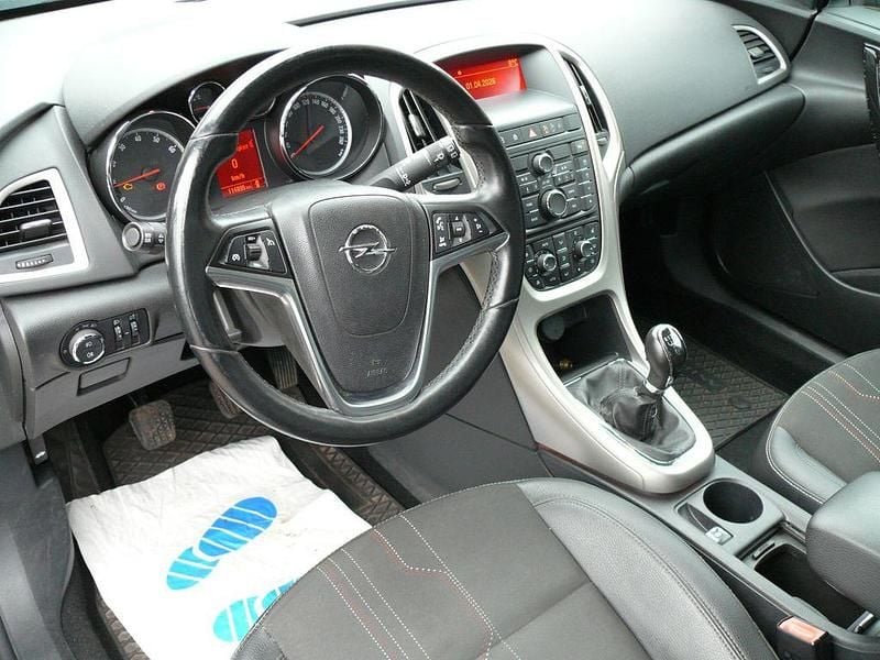 Gebraucht Opel Astra 140 PS (102 kW) 2012 Schwarz Kombi