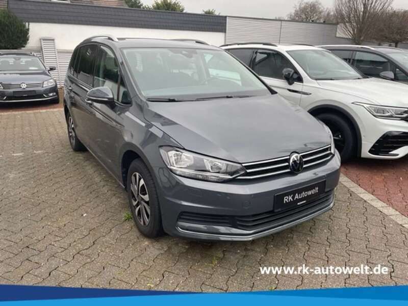 Grau Gebraucht 2023 VW Touran Active Van / Kleinbus | 33.998 € (Fairer Preis) - Bild 1/4