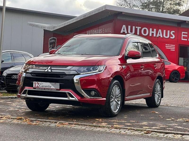 Rot Gebraucht 2020 Mitsubishi Outlander Plus SUV | 22.990 € - Bild 1/4