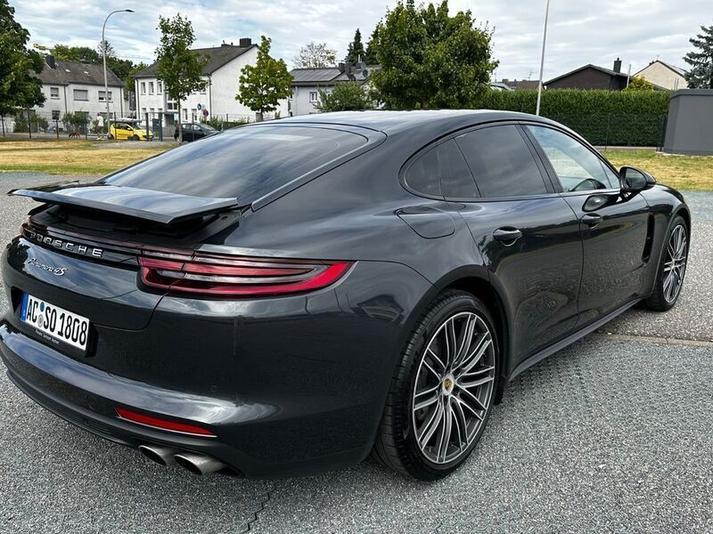 Grau Gebraucht 2017 Porsche Panamera 4S Limousine | 65.900 € - Bild 1/4